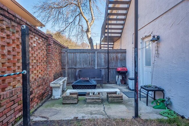 Building Photo - 3212 Daniel Ave