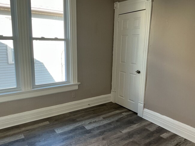 Building Photo - 4 bedroom single family home