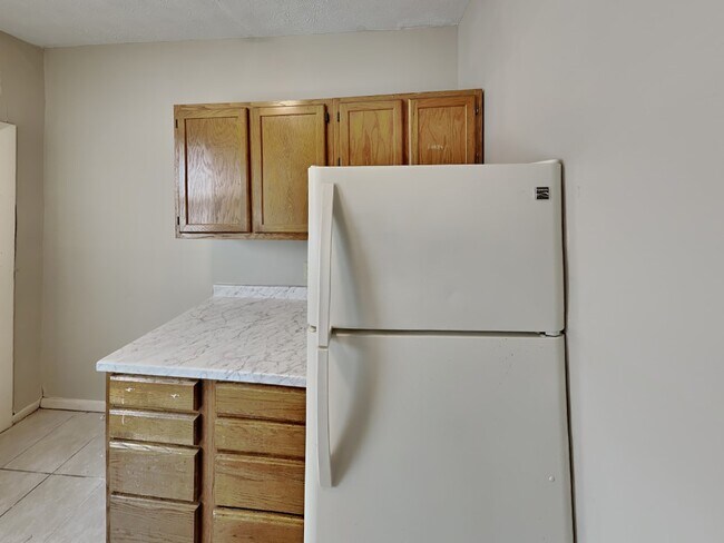 Building Photo - 127-141 E 11th Ave-141