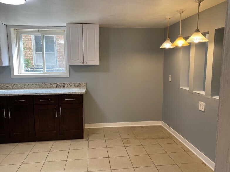 Building Photo - 3755 S Winchester Ave