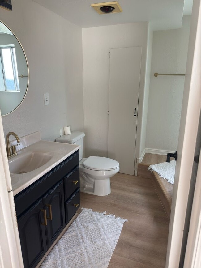 Building Photo - Cove Drive Comfort