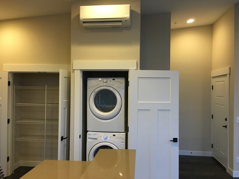 Building Photo - 2311 E John St