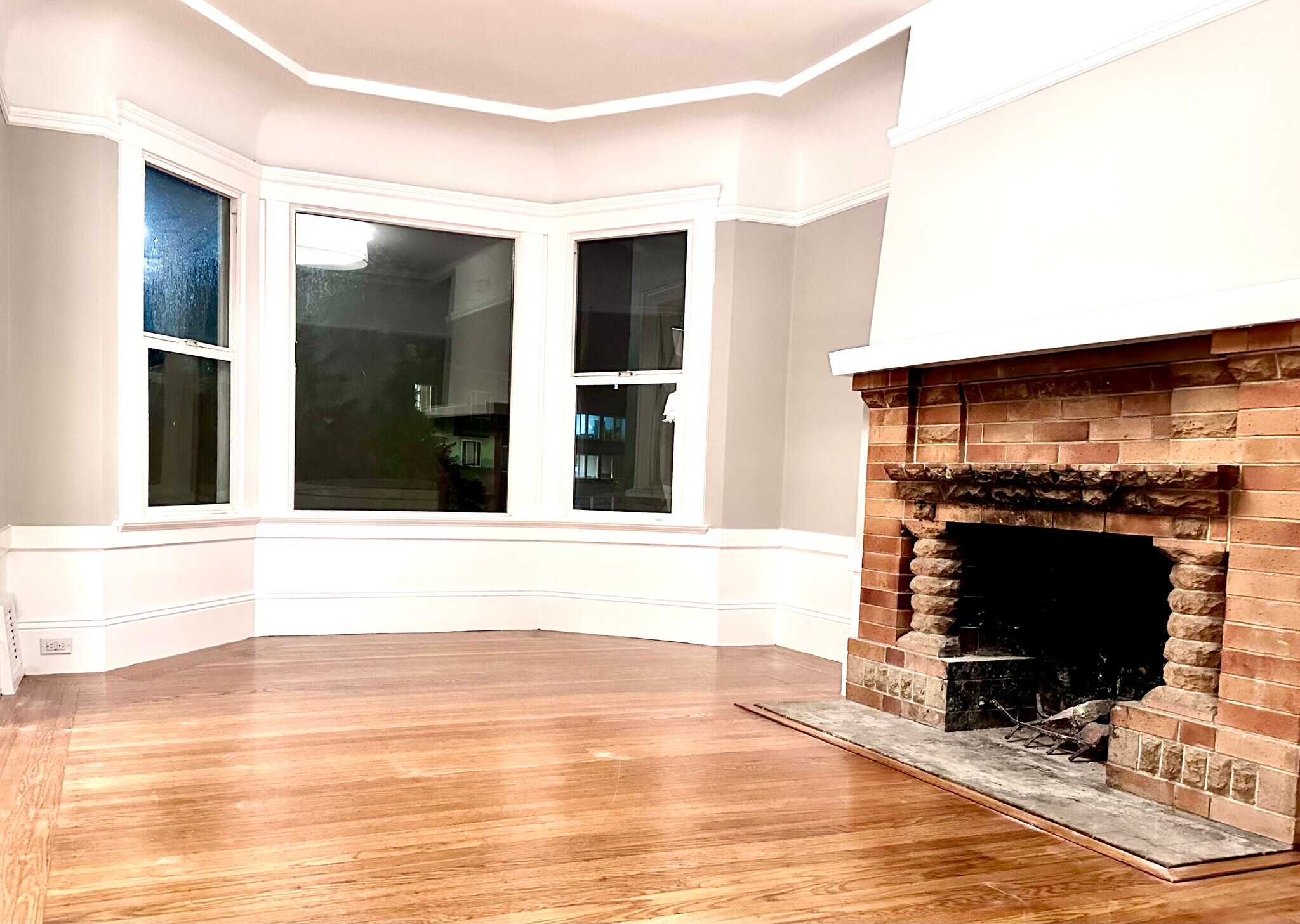 Living room with bay window - 645 San Jose Ave