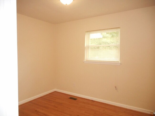 Building Photo - 120 Latham Dr