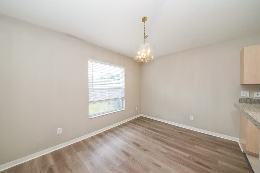 Building Photo - 6010 33rd Dr E