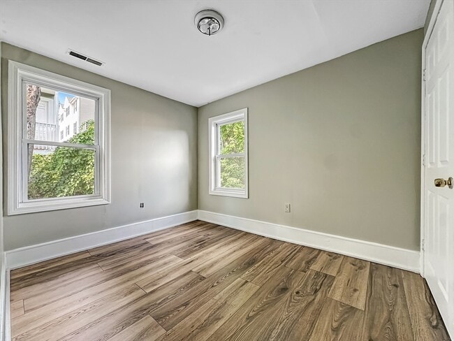 Building Photo - 128 Mt Washington St