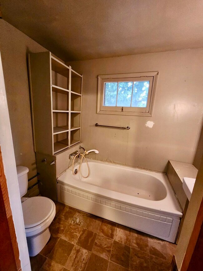 Building Photo - 57 Saratoga Ave