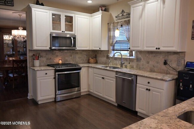 Building Photo - 1439 Oakwood Hollow Ln