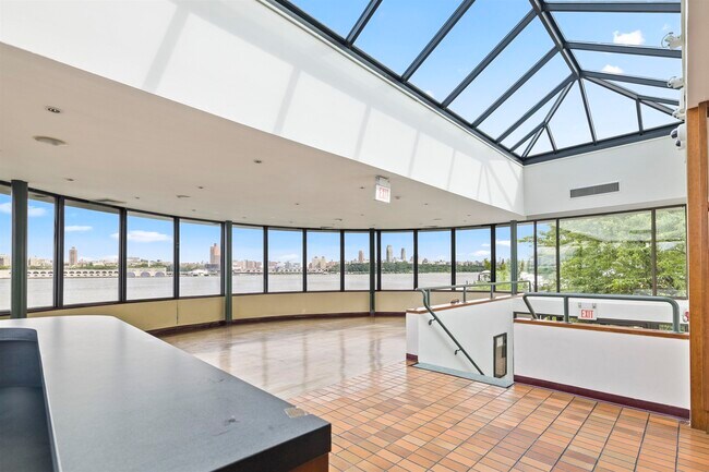 Building Photo - 1077 River Rd