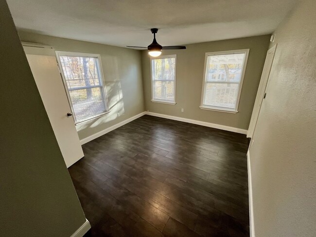 Building Photo - Beautifully Remodeled 3 Bedroom, 2 Bathroo...