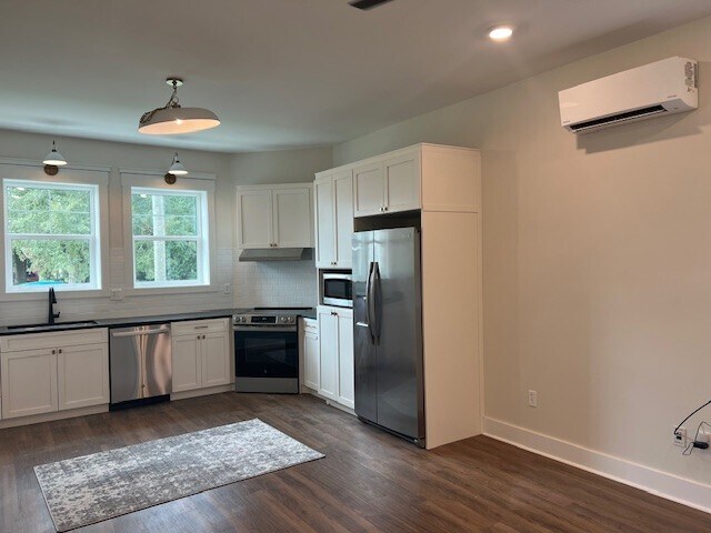 Building Photo - 210 S Trammell St