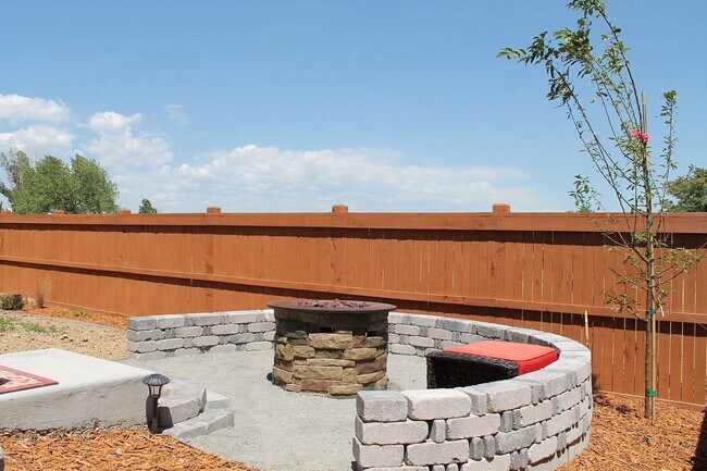 Building Photo - Great 3 Bed / 3 Bath with Garage! Open Floor Plan with Upgrades!