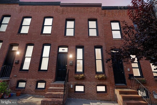 Building Photo - 3215 Fleet St