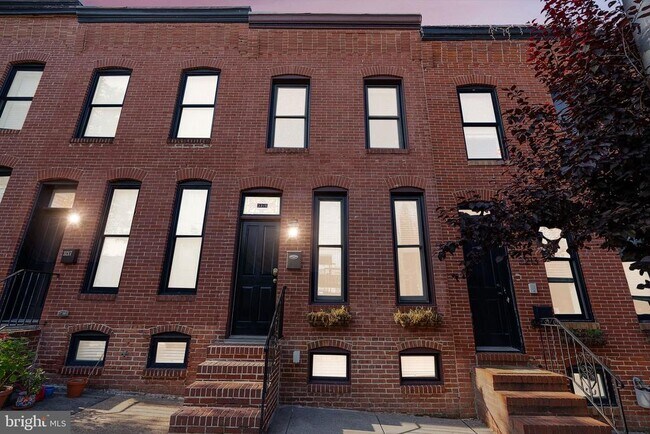 Primary Photo - 3215 Fleet St