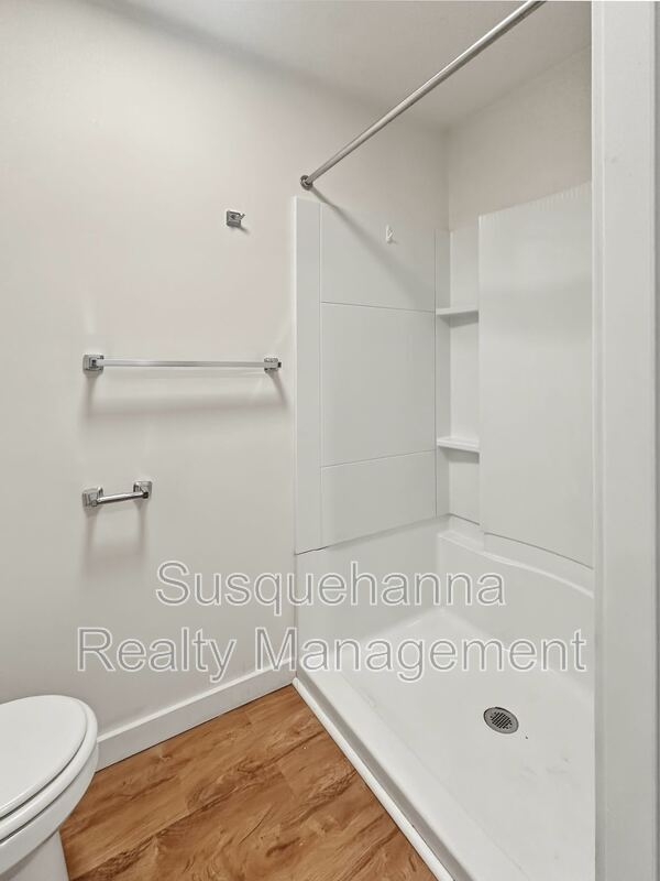 Building Photo - 171 E Derry Rd