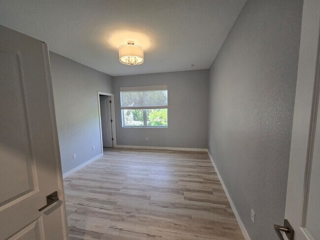 Building Photo - Bright and Easy-Living Home in Riviera Beach