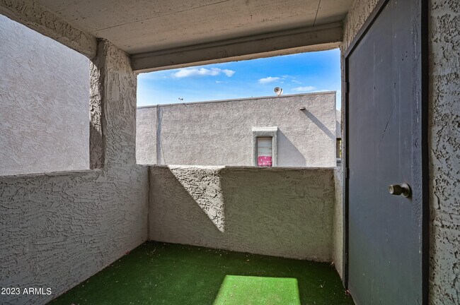 Building Photo - 4410 N Longview Ave