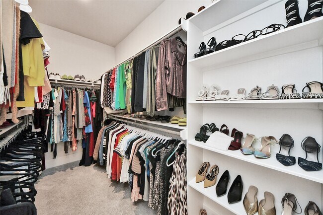 Building Photo - 7030 House Wren Ct