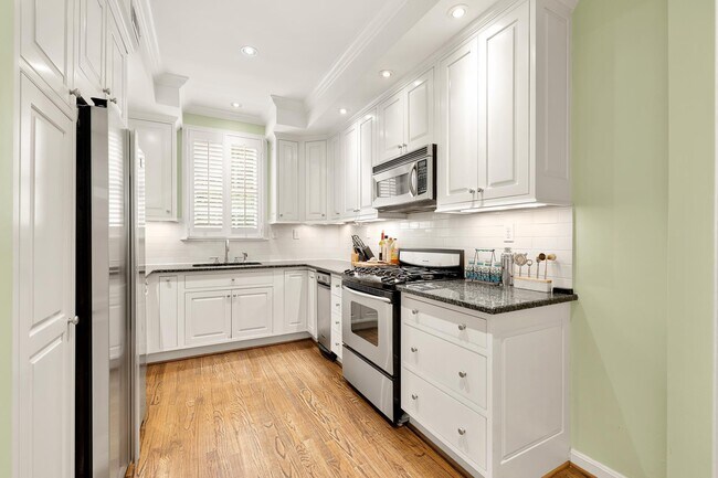 Building Photo - 1522 32nd St NW