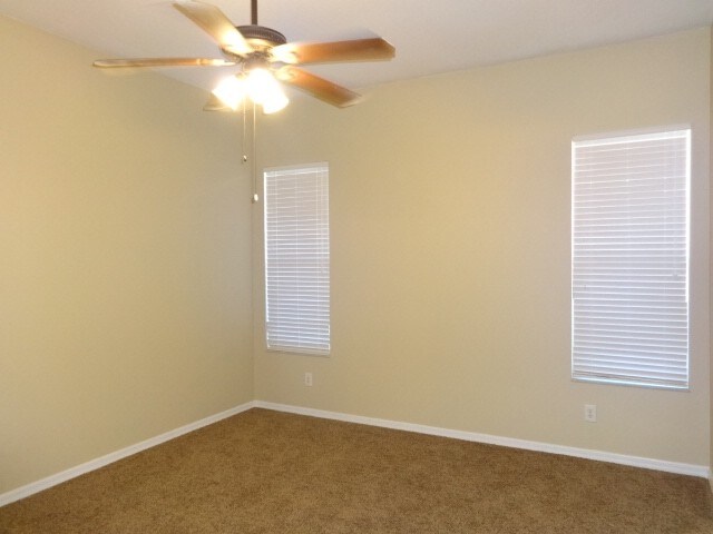 Building Photo - 2462 St Johns Ln