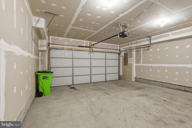 Building Photo - 2118 Acadia Rd