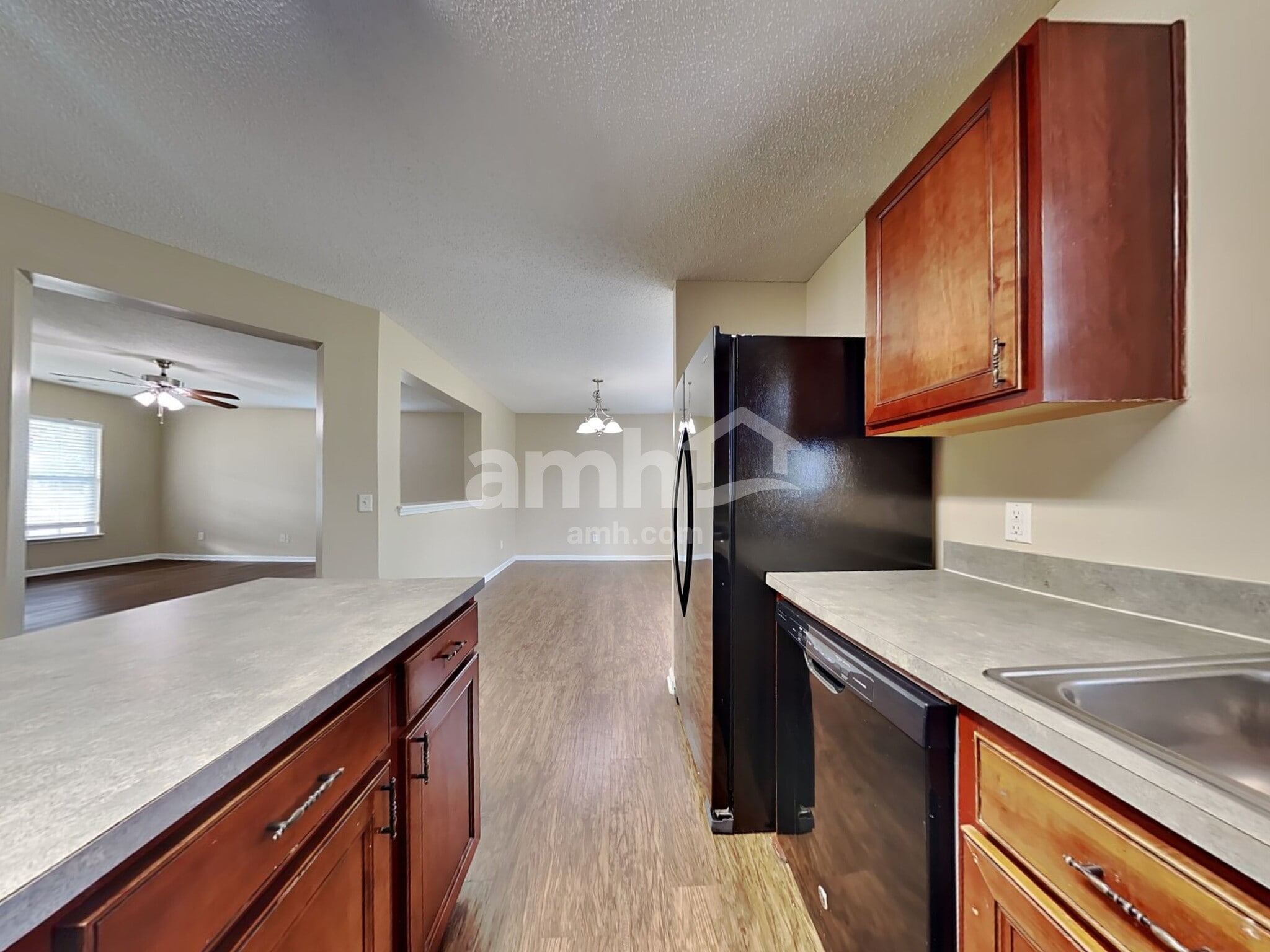 Building Photo - 418 Dovetail Cir