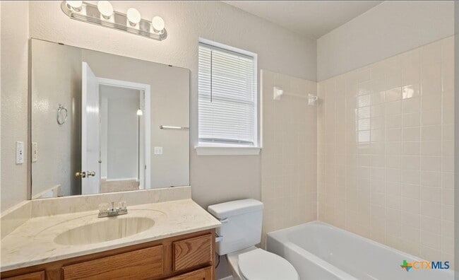 Building Photo - 2908 Southhill Dr