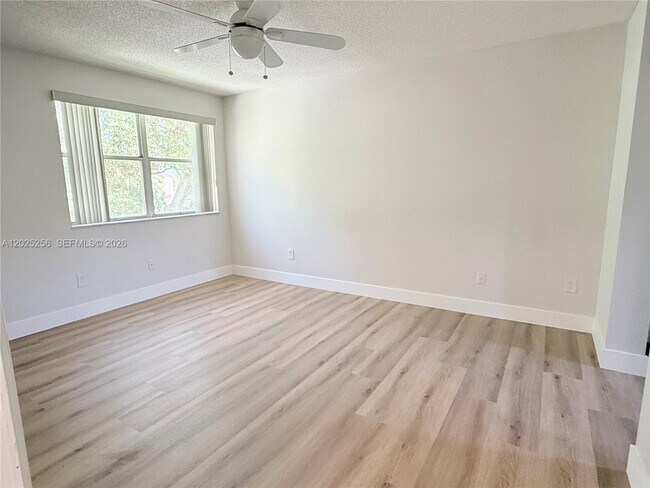 Building Photo - 9832 NW 9th Ct