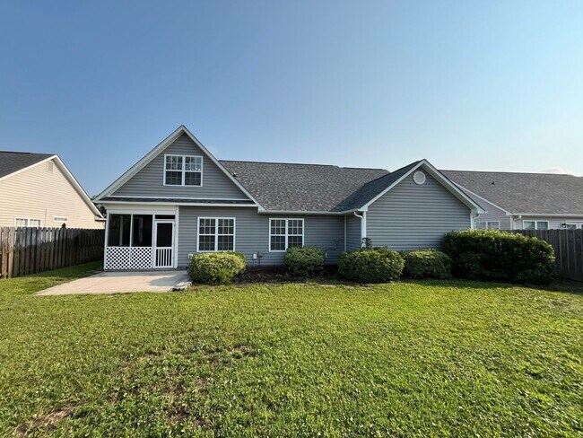 Building Photo - 642 Hillside Dr