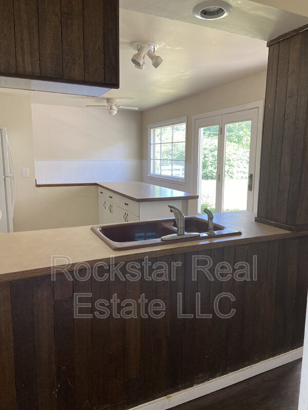 Building Photo - 4235.5 E Hartson Ave