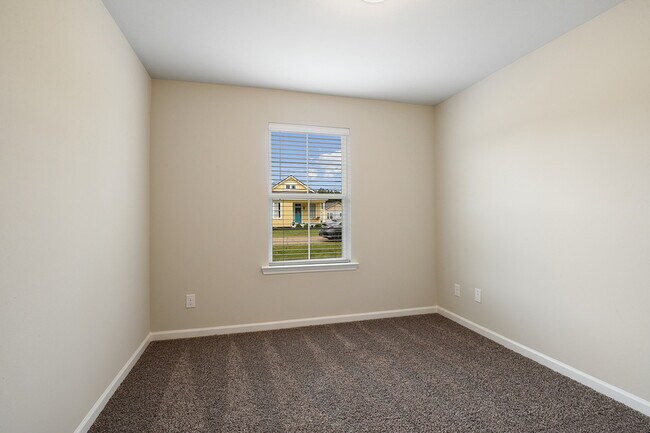 Building Photo - 42289 Warren Dr