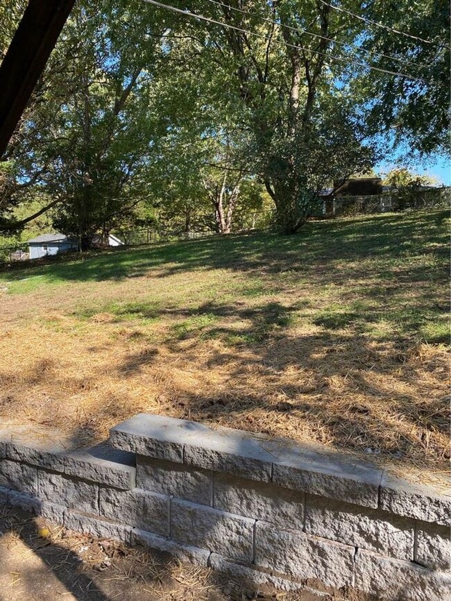 Building Photo - 2 bed/1 bath house for rent