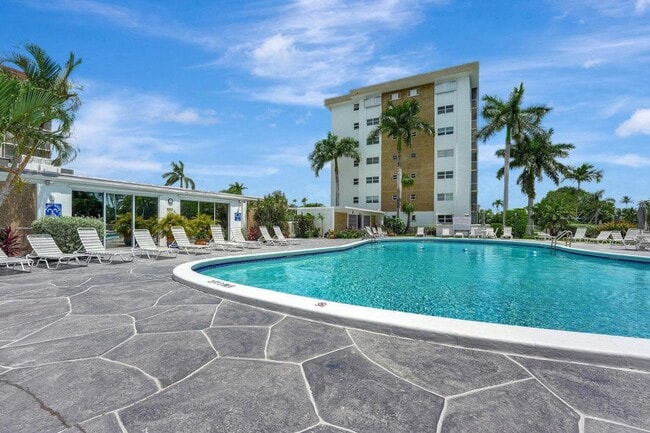 Building Photo - 3040 NE 16th Ave