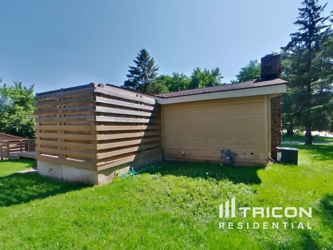 Building Photo - 3601 Christine Pl