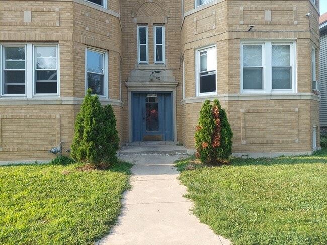 Primary Photo - 3434 W Marquette Rd