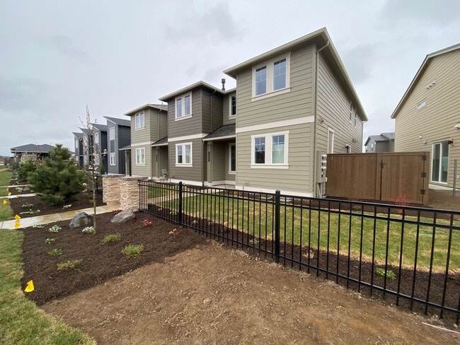 Building Photo - 3801 NE Eagle Rd