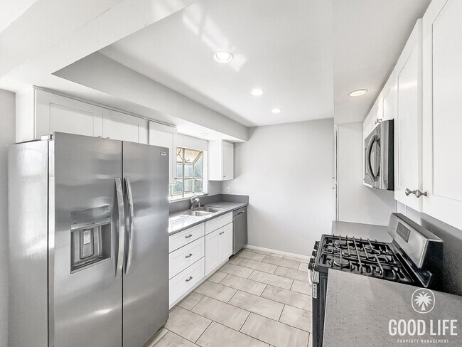 Building Photo - Stunning 3BD/2BA Home in Allied Gardens w/...