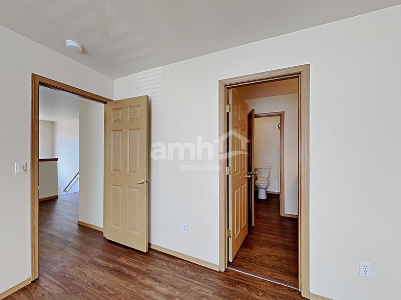 Building Photo - 2808 6th St SE