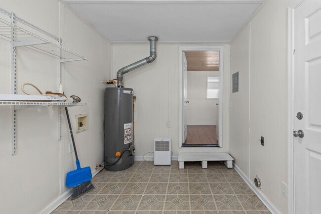 Building Photo - 801 E Mobile St