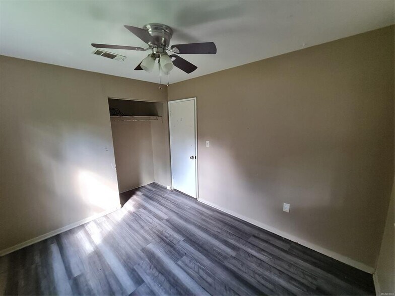 Building Photo - 1102 Jameswood Ct