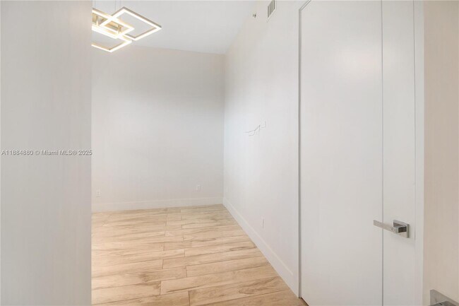Building Photo - 14951 Royal Oaks Ln