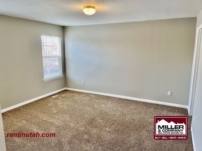 Building Photo - Beautifully updated townhouse in Riverton!