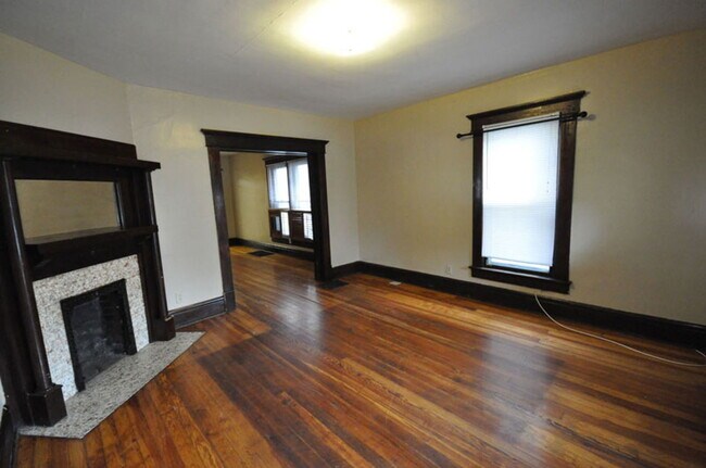 Building Photo - 25 E Blake Ave