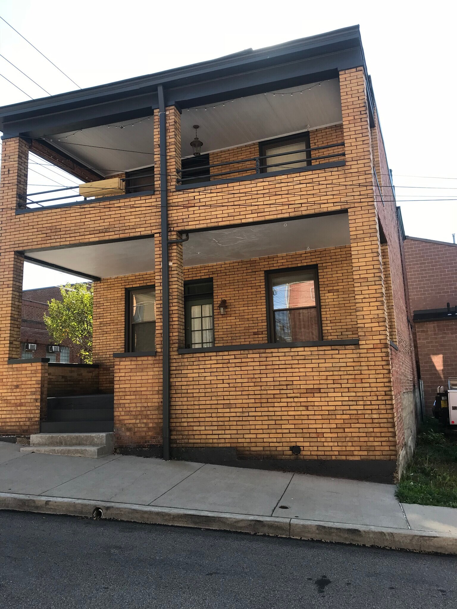 Building Photo - 4121 Davison St