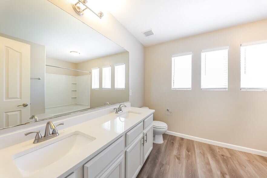 Building Photo - 1306 S 119th Dr