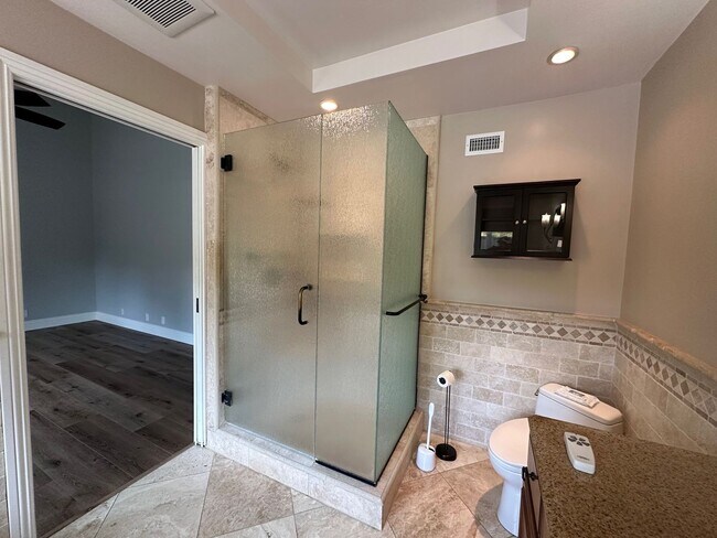 Building Photo - Stunning 4+2 Pool Home Home In Westlake Hi...