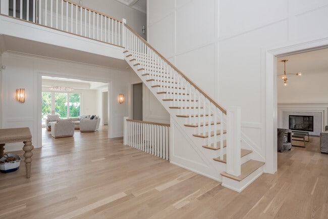 Building Photo - 126 Somerset Ave