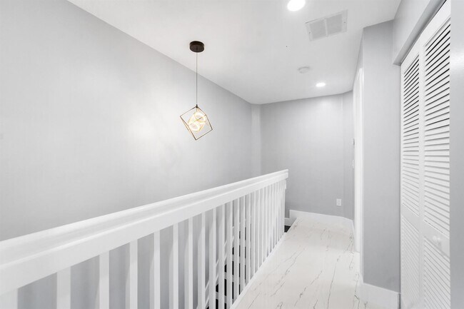 Building Photo - 5233 SW 155th Way