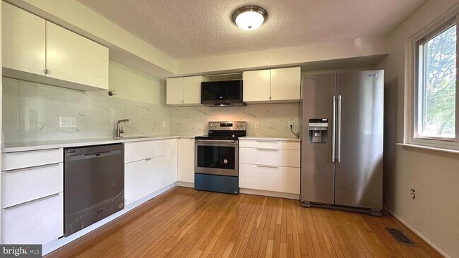 Building Photo - 13566 Bentley Cir