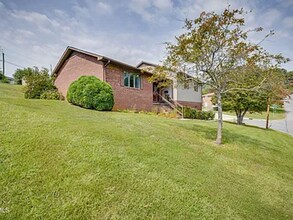 Building Photo - Charming 3-Bedroom Home with Modern Upgrad...